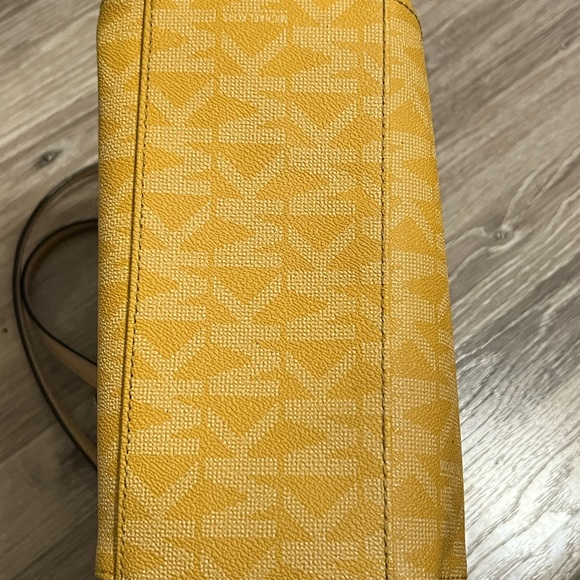 Michael Kors Jet Set East West Signature Logo Top Zip Tote - Picture 6 of 9